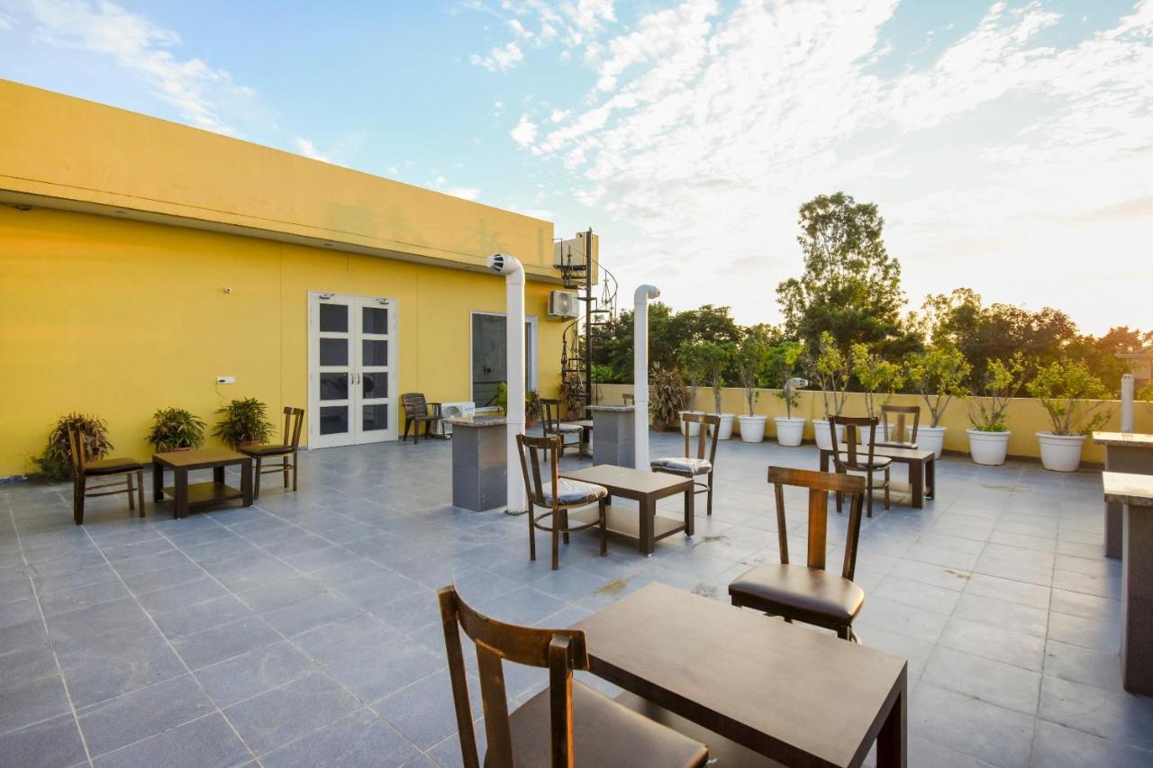 Oyo 75460 Sky High Residency Otel Ludhiana Dış mekan fotoğraf