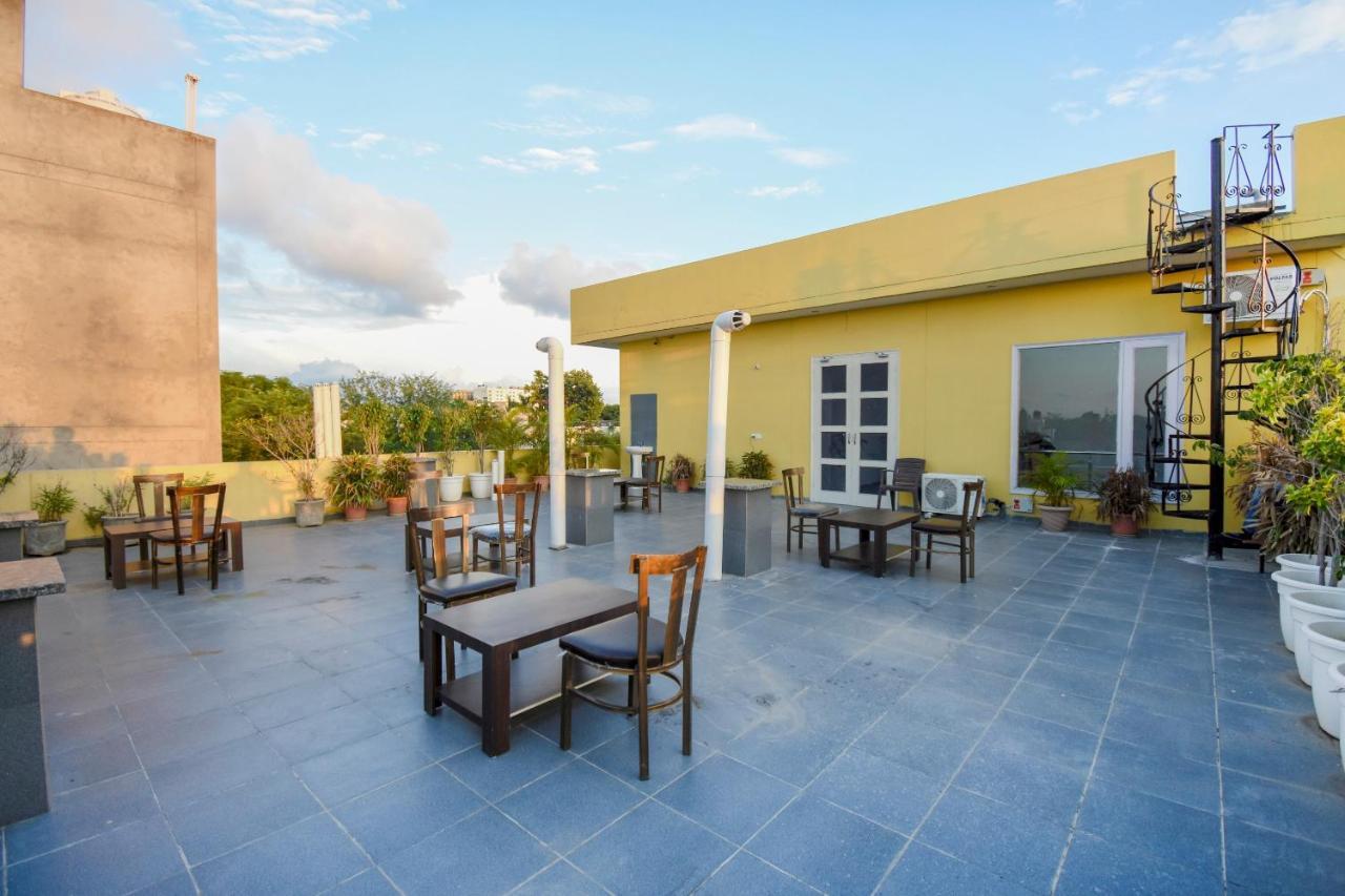 Oyo 75460 Sky High Residency Otel Ludhiana Dış mekan fotoğraf