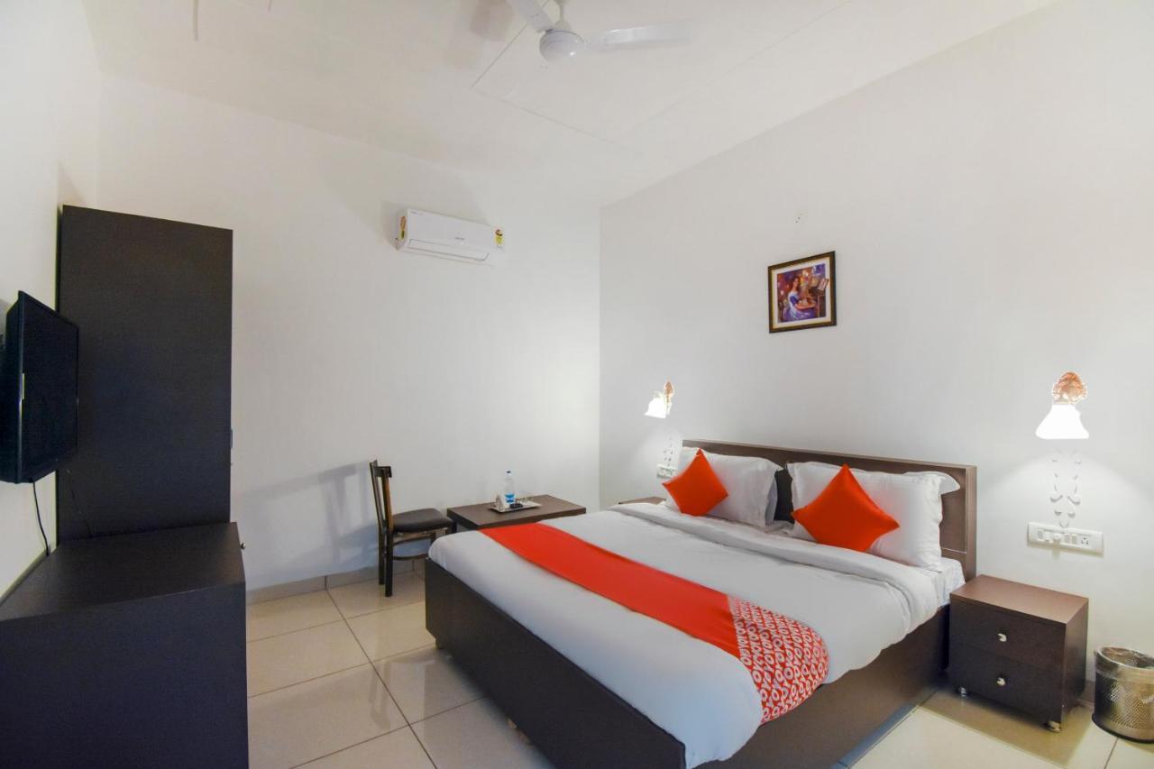 Oyo 75460 Sky High Residency Otel Ludhiana Dış mekan fotoğraf
