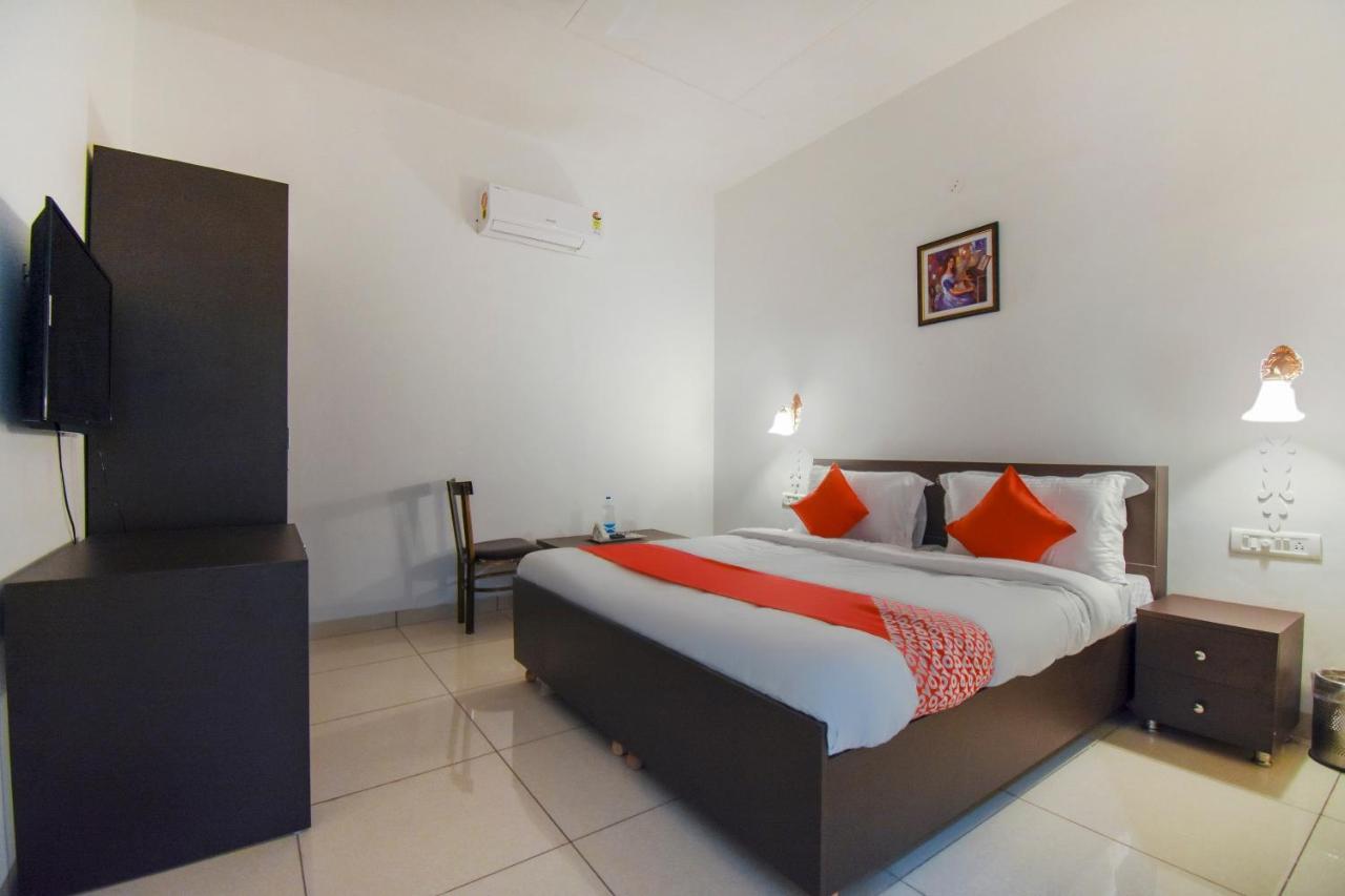 Oyo 75460 Sky High Residency Otel Ludhiana Dış mekan fotoğraf