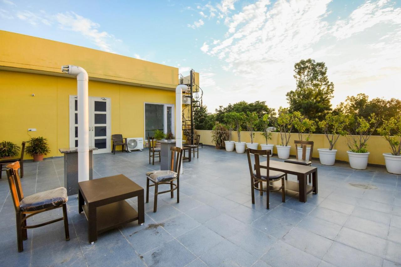Oyo 75460 Sky High Residency Otel Ludhiana Dış mekan fotoğraf