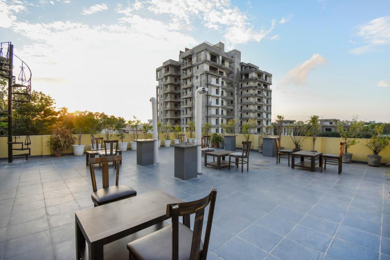 Oyo 75460 Sky High Residency Otel Ludhiana Dış mekan fotoğraf