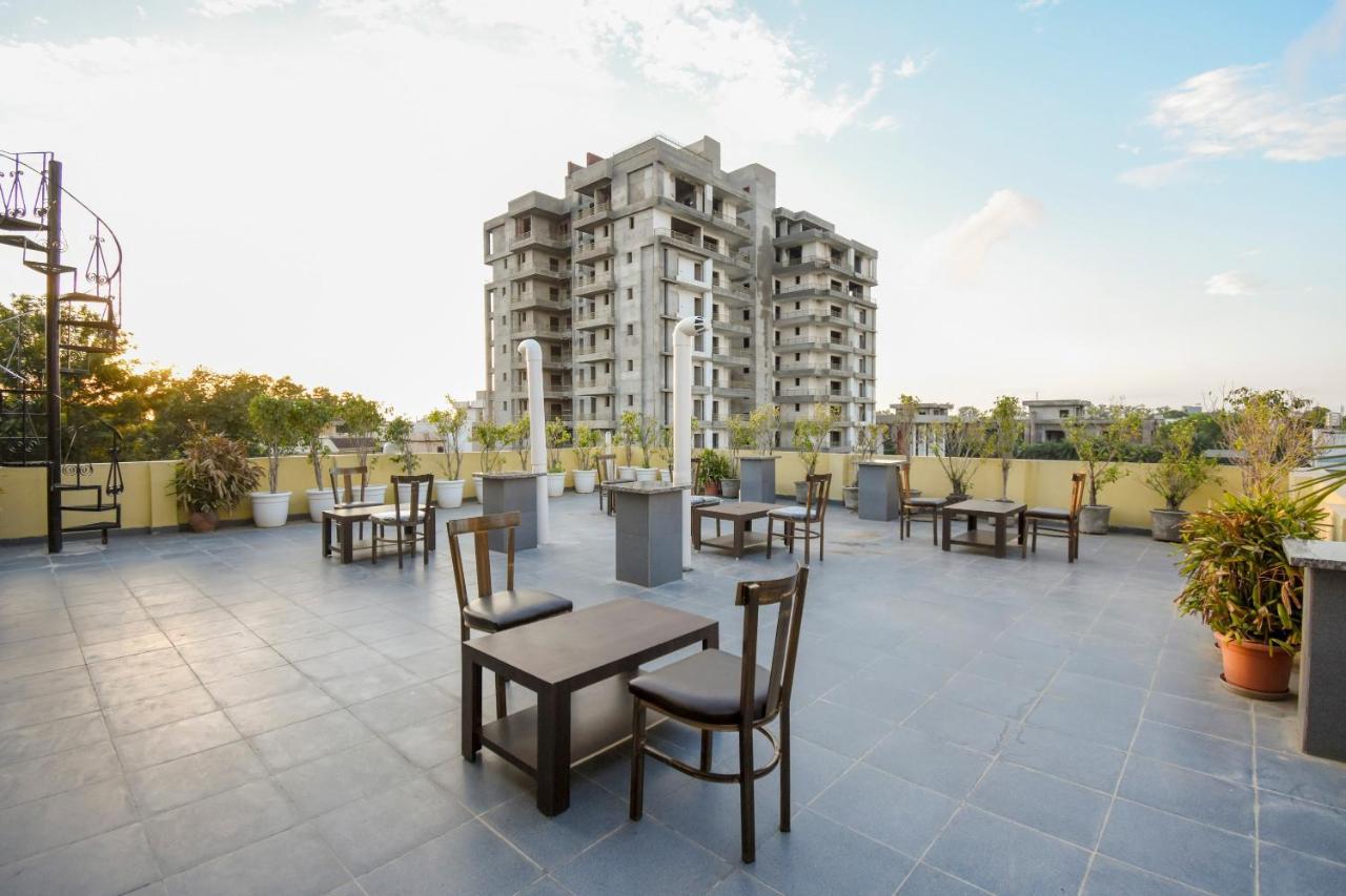 Oyo 75460 Sky High Residency Otel Ludhiana Dış mekan fotoğraf